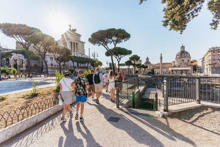 Rome: City Highlights Walking Tour - Guide-led pacing in a 2-hour plan, how to enjoy it instead of enduring it