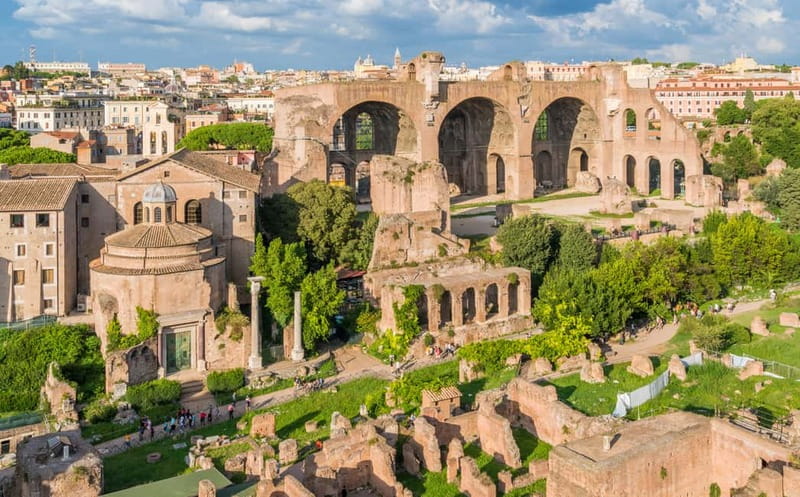 Rome: Colosseum Arena Guided Tour, Forum & Palatine Option - Entering the Colosseum: timed entry, smart navigation, and a guide who keeps you moving
