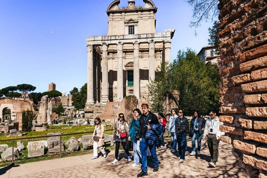 Rome: Colosseum, Forum & Palatine Hill Tour & Optional Arena - Entering the Colosseum like gladiators: priority entry and the arena floor