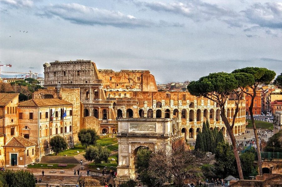 Rome: Colosseum, Forum, & Palatine Hill with Audio Guide - Small group energy, even without an escort