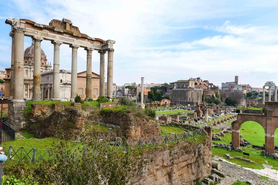 Rome: Colosseum & Forum with Audio Guide App -Optional Arena - Roman Forum: Political Power, Daily Life, and Smart Viewing Spots