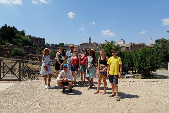 Rome: Colosseum Guided Tour with Roman Forum and Palatine hill - Palatine Hill: imperial palaces, Farnese Gardens, and the best “look back” moment