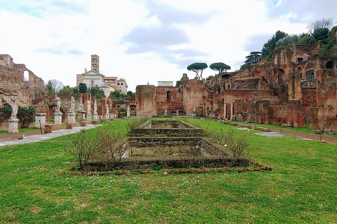 Rome: Colosseum Guided Tour with Roman Forum and Palatine hill - Group size, pacing, and why headsets matter more than you think