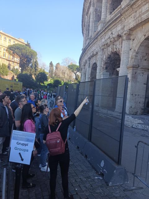 Rome: Colosseum, Palatine Hill, & Roman Forum Walking Tour - Palatine Hill in 30 Minutes: Views and the Final Payoff