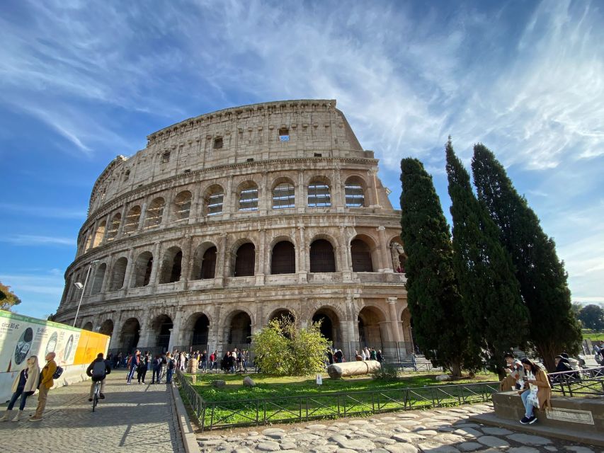 Rome: Colosseum, Roman Forum, and Palatine Hill Ancient Tour - Headphones, Licensed Guides, and Why the Guide Can Make or Break It