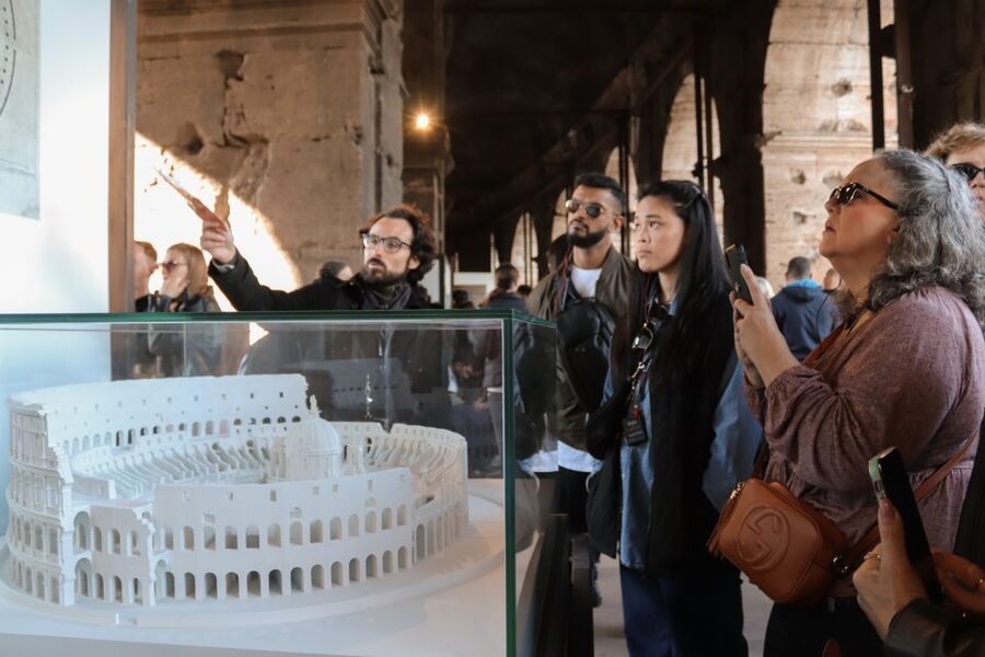 Rome: Colosseum, Roman Forum and Palatine Hill Guided Tour - Timing, Crowd Flow, and Staying Comfortable