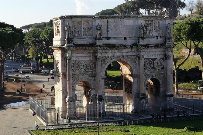 Rome: Colosseum, Roman Forum and Palatine Hill Private Tour - The Forum viewpoints that connect past and present