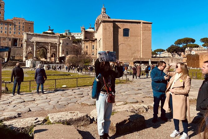Rome: Colosseum with Arena, Roman Forum and Palatine Guided Tour - Visual aids and the pace: what to expect on the ground