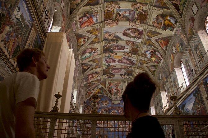 Rome: Complete Early Morning Vatican Tour | Small Group - Gallery of Tapestries: optical illusion from the art itself