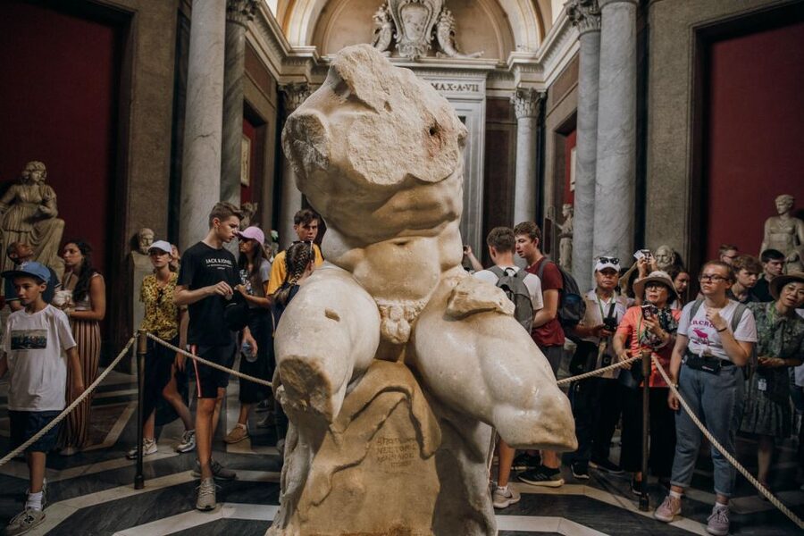 Rome: Early-Morning Vatican Museums and Sistine Chapel Tour - The Raphael Rooms stop, the payoff of arriving early
