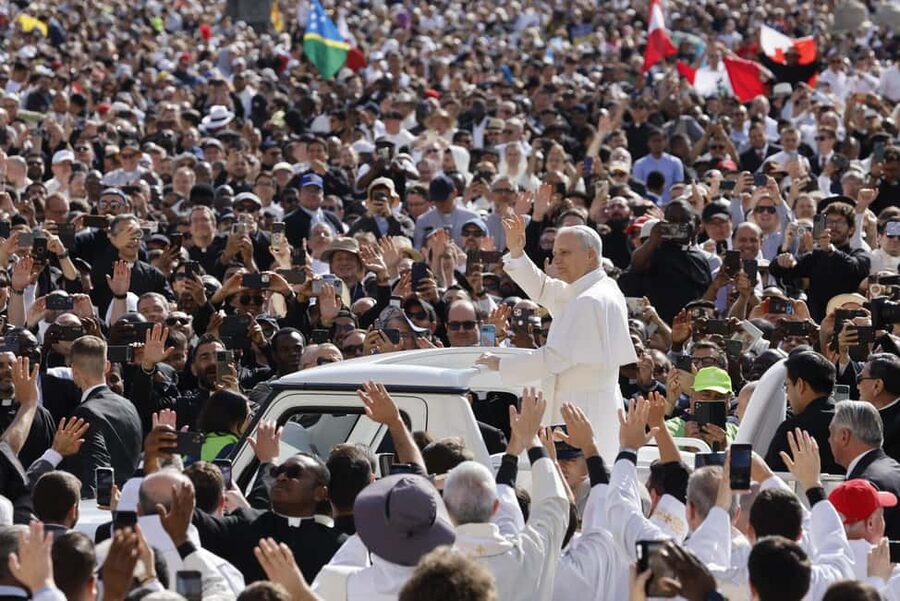 Rome: Escorted Papal Audience Experience with Entry Ticket - Accessibility and who this tour fits best