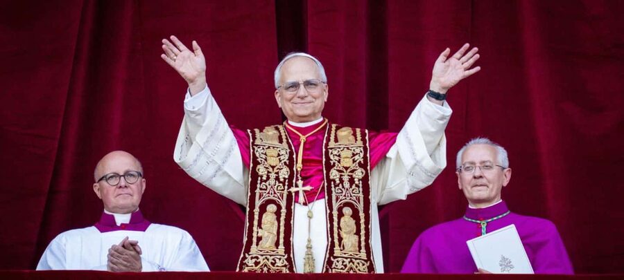 Rome: Escorted Papal Audience Experience with Entry Ticket - Getting in without ticket panic: meeting at The Rock Shop