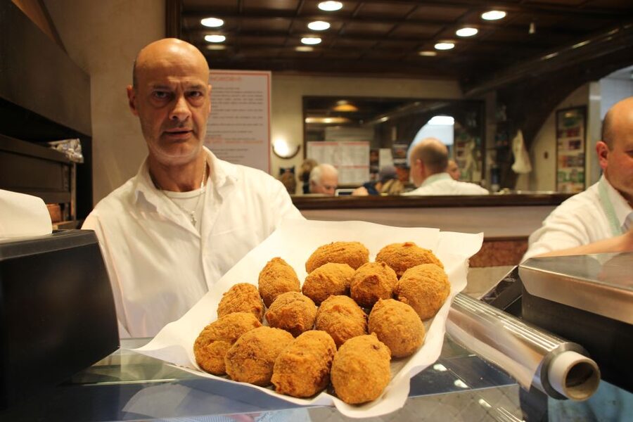 Rome: Food Tour and Wine Tasting in a Traditional Trattoria - Viola, ham and cheese, and how Rome builds flavor without fuss