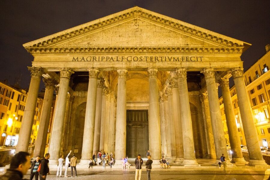 Rome: Guided City Center Evening Sightseeing Walking Tour - Trevi Fountain: coin toss, but also real Baroque drama