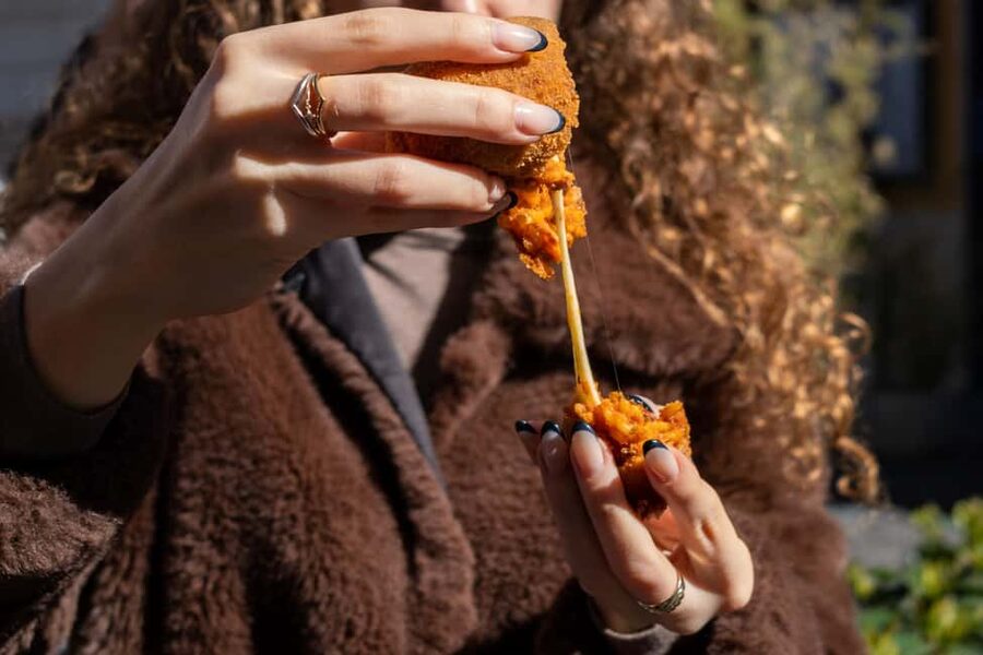 Rome: Guided Food Tour in Trastevere - Fiordiluna for Stop 6: gelato or dessert to end on a happy note