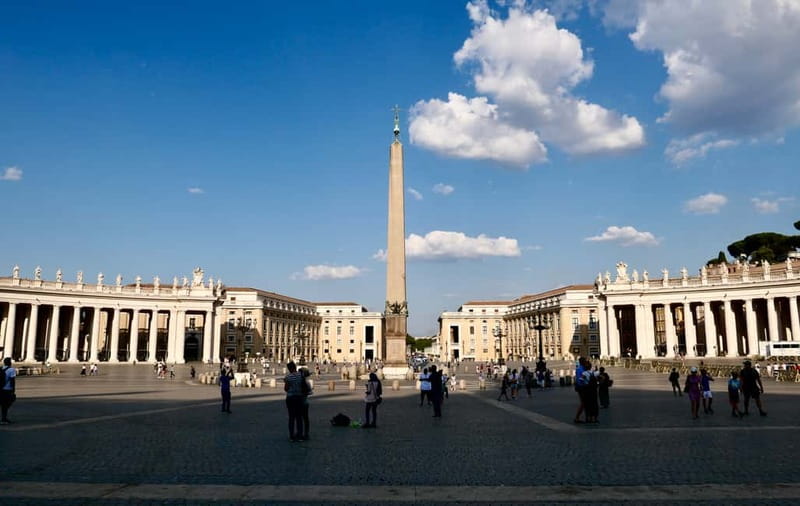 Rome: Guided Tour of St. Peter's Basilica, Grottoes & Square - St. Peter’s Tomb and the Vatican Grottoes: Touching the 4th-Century Walls