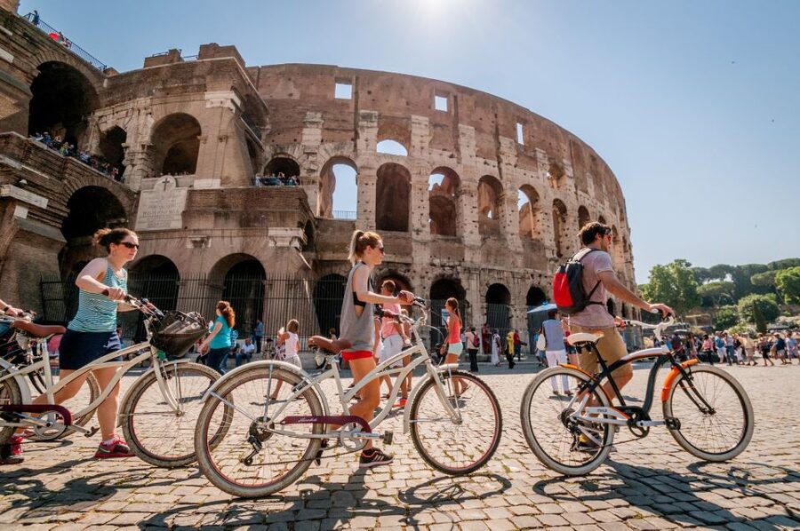 Rome: Highlights Bike Tour - Piazza Venezia, Arch of Constantine, and the run-up to the Colosseum