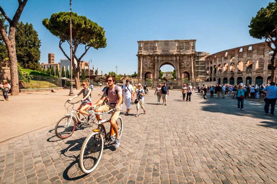Rome: Highlights Bike Tour - Temple of Hadrian: a quick stop that pays off for architecture lovers