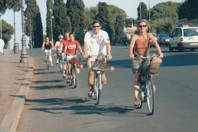 Rome Highlights by E-Bicycle Small group - Bikes, helmets, and how hard is it really?