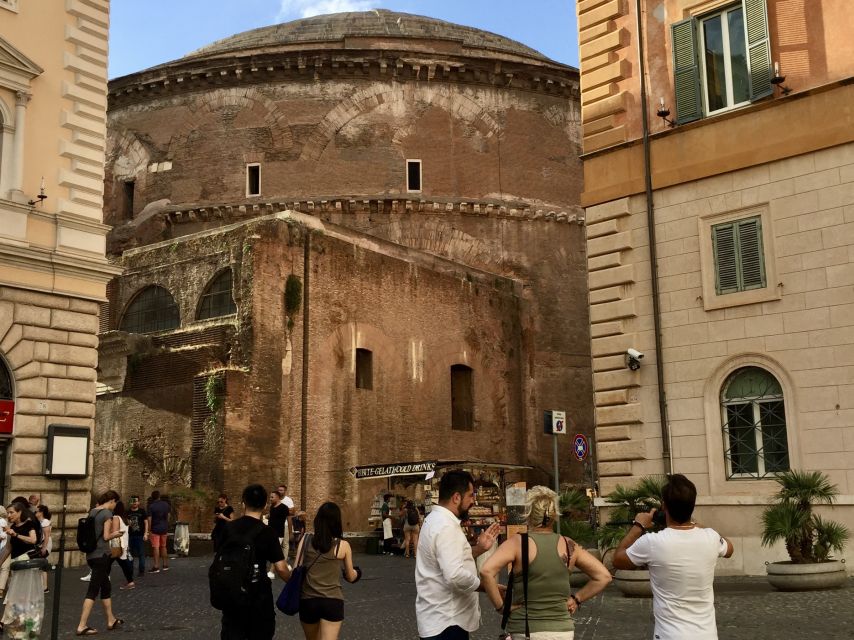 Rome: Pantheon Small Group Tour and Skip-the-Line Ticket - Raphael’s tomb and the notable people you’ll hear about