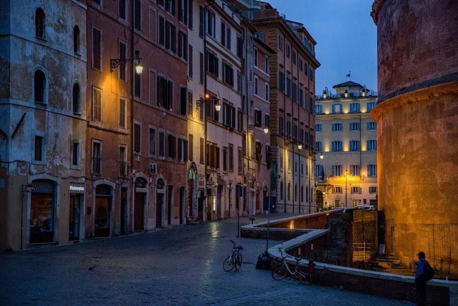 Rome: Pantheon Timeless Marvel Guided Tour with Entry Ticket - Tomb stops and respectful pauses, including Raphael
