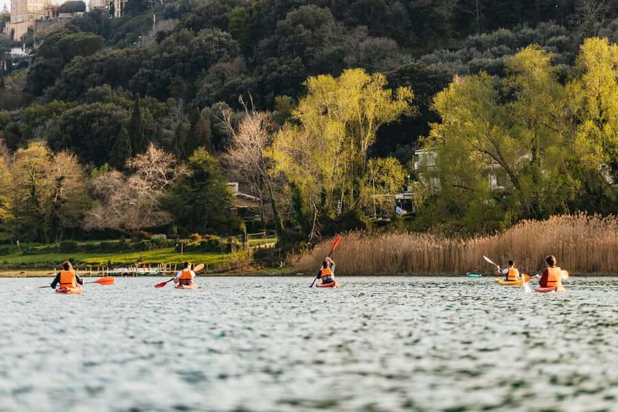 Rome: Popes' Lake, Kayak Tour with Swimming & Roman Pizza - The tour rhythm: breaks and guided paddling time