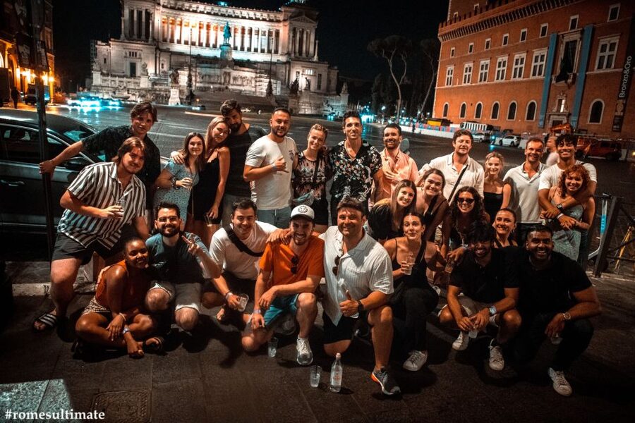 Rome: Pub Crawl and Ultimate Party with Open Bar and Pizza - Bar hopping in Rome’s historic center, with welcome shots and games