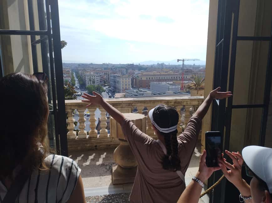 Rome: See Behind-The-Scenes In The Vatican - Small Group Style and Hearing the Guide in the Crowds