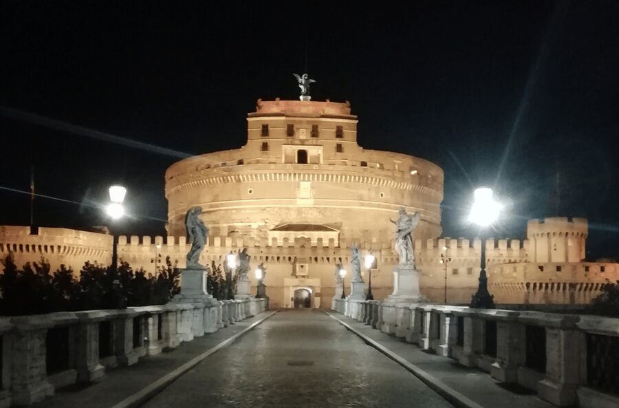 Rome: Small Group Rome's Dark Side - Ghosts & Legends Tour - The local bar break: a smart reset for your feet and nerves