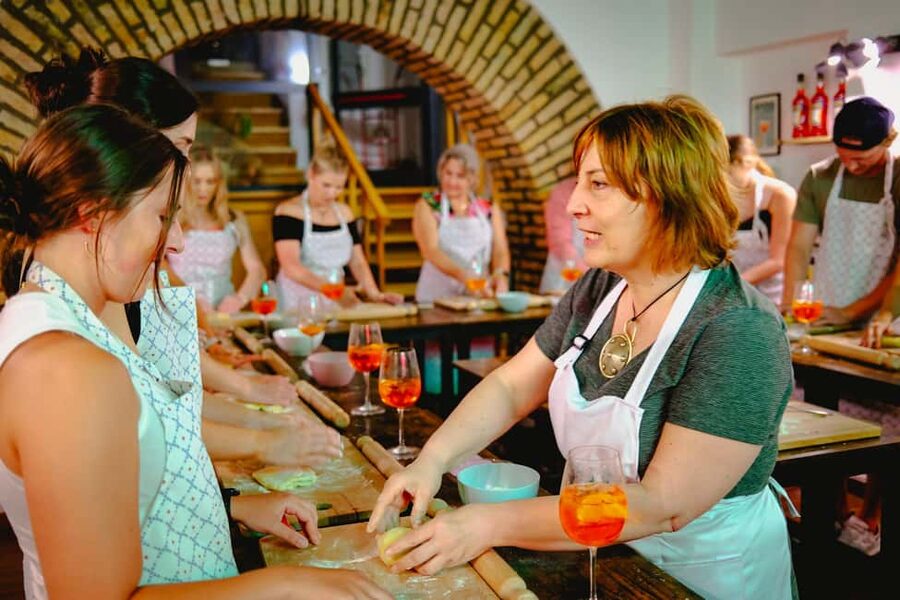 Rome: Spritz & Spaghetti Cooking Class - Spritz and Spaghetti in a Real Roman Kitchen