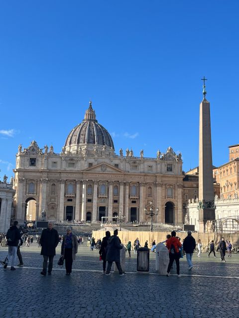 Rome: St. Peter's Basilica and Papal Grottoes Guided Tour - The gold-ceiling moment: what it means and what to look for