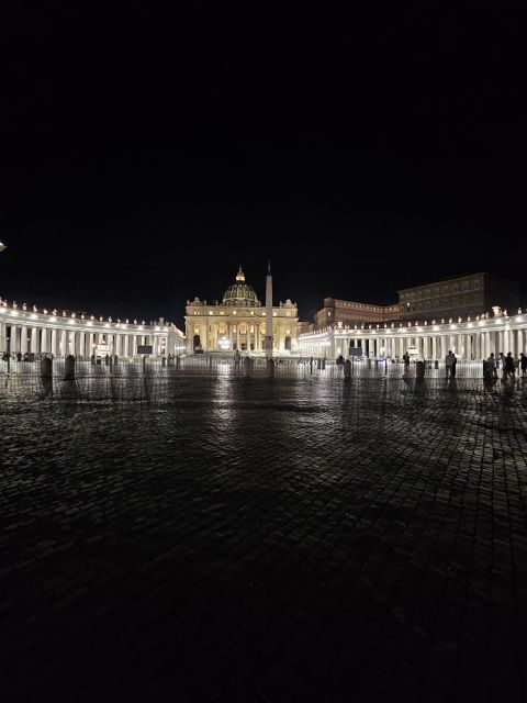 Rome: St. Peter's Basilica and Papal Grottoes Guided Tour - La Pietà and Baldachin: two art stops that change your sense of scale
