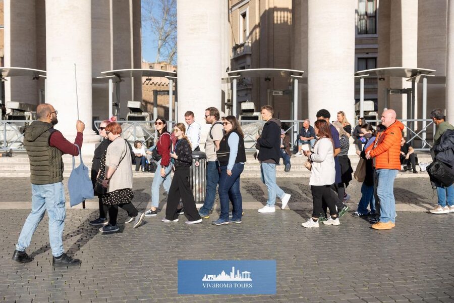 Rome: St. Peter's Basilica Express Guided Tour - Security check and dress code: the two things that control your timing