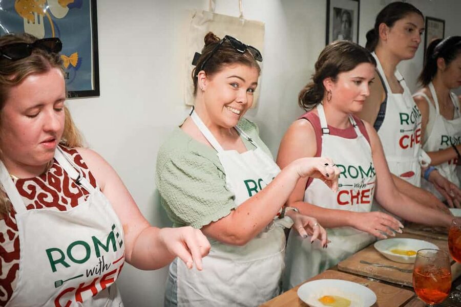 Rome: Traditional Pasta with Cocktails Cooking Class - Sauce Choice: Carbonara or Cacio e Pepe