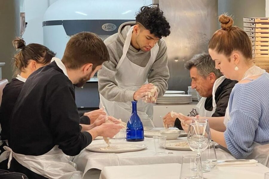 Rome: Traditional Pizza Cooking Class near Piazza Navona - The Lesson to Meal Flow: How the Included Food and Drinks Are Structured