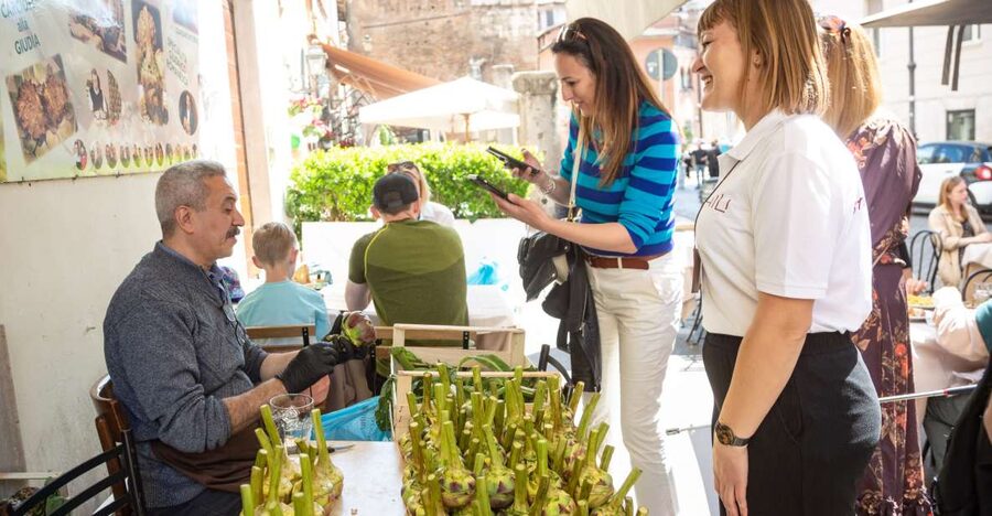 Rome: Trastevere & Campo de Fiori Street Food Walking Tour - Finding Your Food Feet in Piazza San Simeone