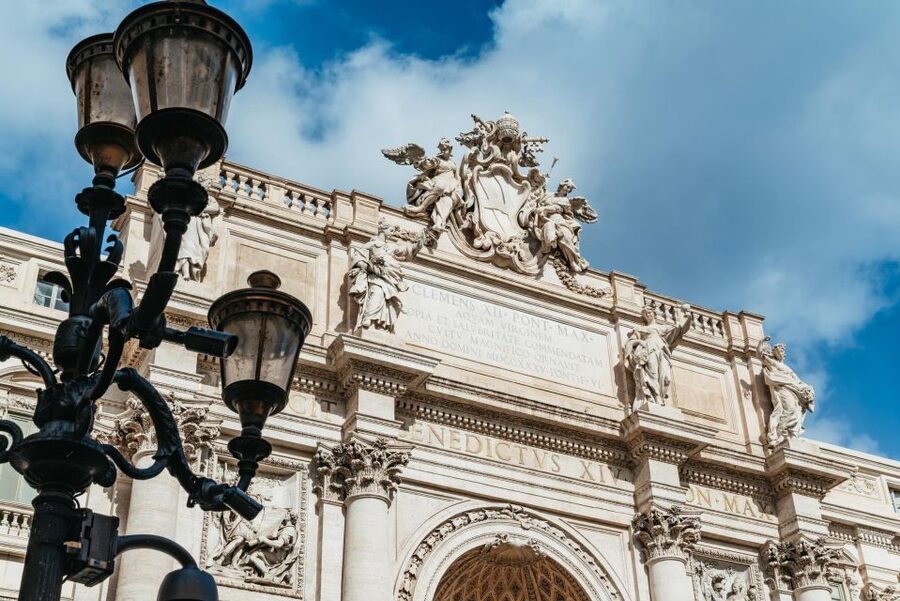 Rome: Trevi Fountain and Underground Guided Tour - Practical tips, the €2 basin fee, and what to pack