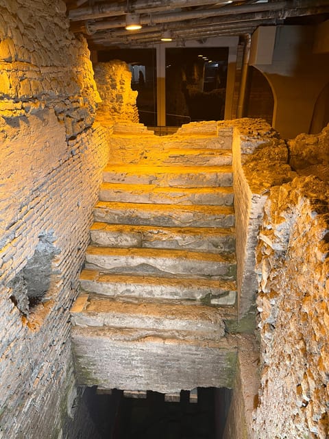 Rome: Trevi Fountain District Underground Tour and Ice Cream - Trevi Fountain overview: fast context and practical photo angles