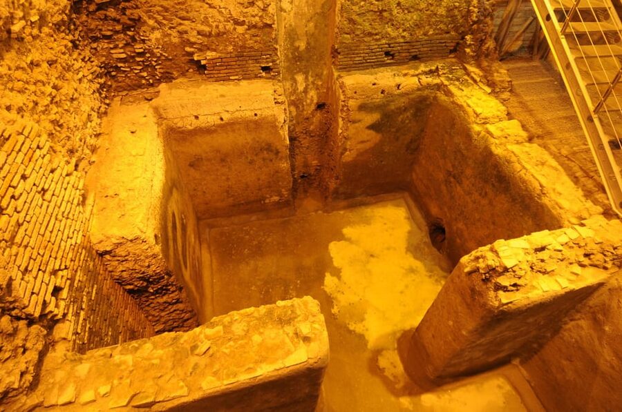 Rome: Trevi Fountain District Underground Tour and Ice Cream - Price and value: is $52 for an hour worth it?