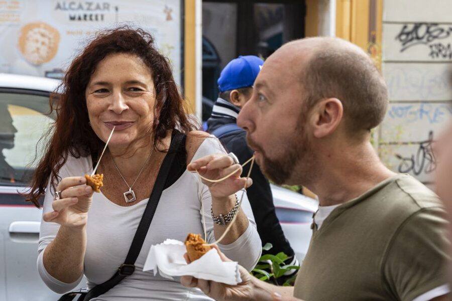 Rome: Twilight Trastevere Food Tour with Wine Tasting - Gelato stop: how to spot what is real, not just sweet