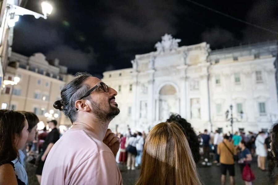 Rome: Under the Moonlight Evening Walking Tour - Galleria Sciarra: the styled side street break