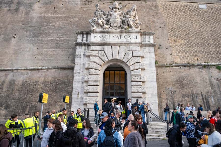Rome: Vatican Museums & Sistine Chapel Tour with Fast Entry - Sistine Chapel entry: 20 minutes that can change how you see Michelangelo