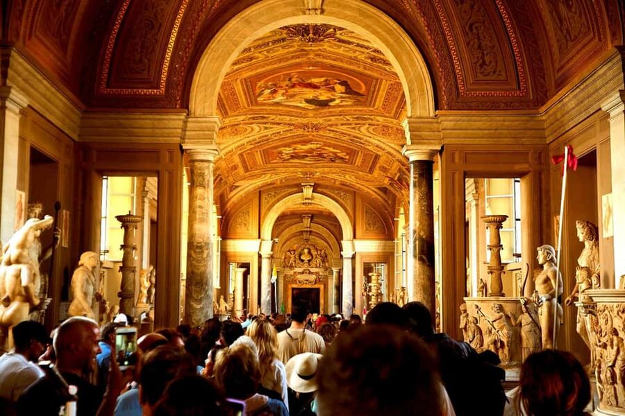 Rome: Vatican & Sistine Chapel Tour + Optional Colosseum - Meeting at Viale Vaticano 100, and why timing matters