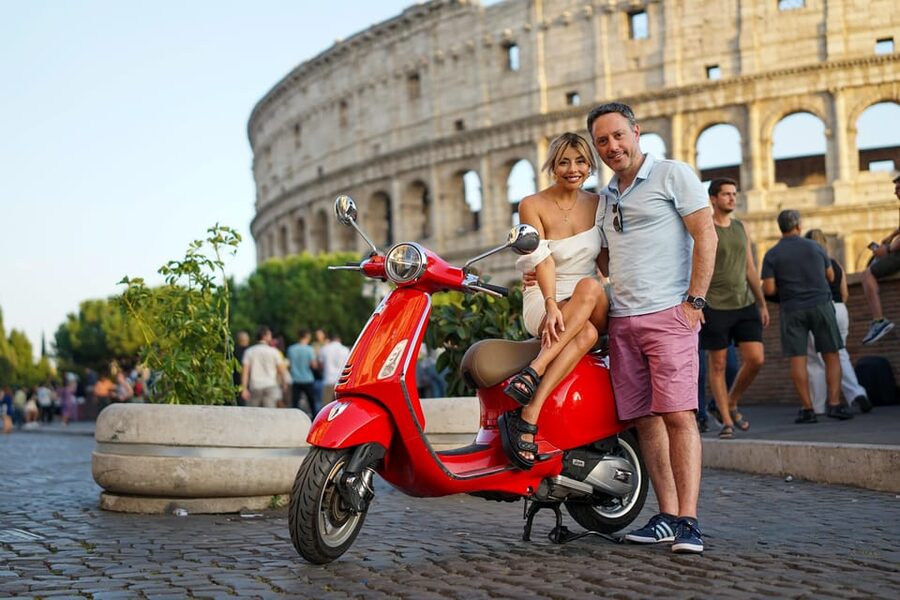 Rome Vespa Tour with Professional Photoshoot - The professional photographer: what you’re paying for