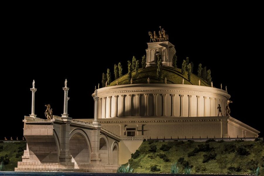 Rome: Welcome To Rome Immersive Multimedia Show - Best timing in your Rome day: start early, then walk with context