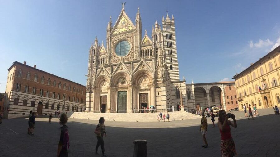 Siena: 3h Private City Walking Tour with Optional Cathedral - Pausing for the Duomo area, then choosing the optional interior visit