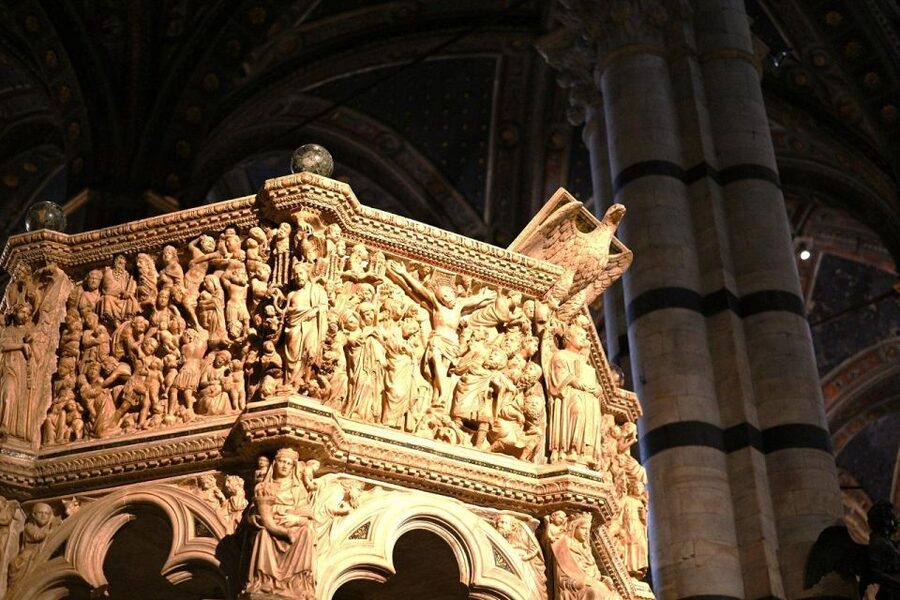 Siena Walking Tour with Cathedral and Crypt & Museum Option - Inside Siena Cathedral: masterpieces and the Piccolomini Library quick-hit