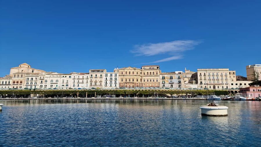 Siracusa: Ortigia & Sea Caves Speedboat Tour with Swim Stop - The Sea Caves Experience: What You’ll See on the Coast