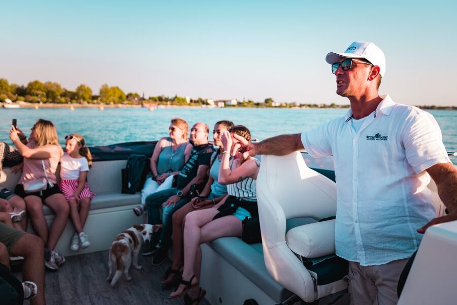 Sirmione: 25 Minute Boat Cruise around the Peninsula - What You See From the Water, Castle, Harbor, and the Roman Ruins