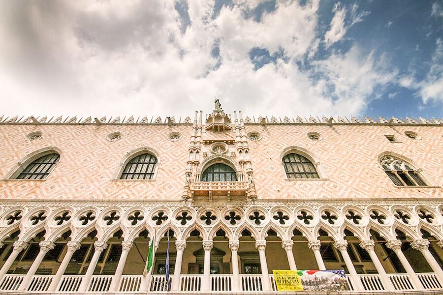 Skip-the-Line Guided Tour of Doge's Palace - From the Bridge of Sighs to the prisons: the emotional shift